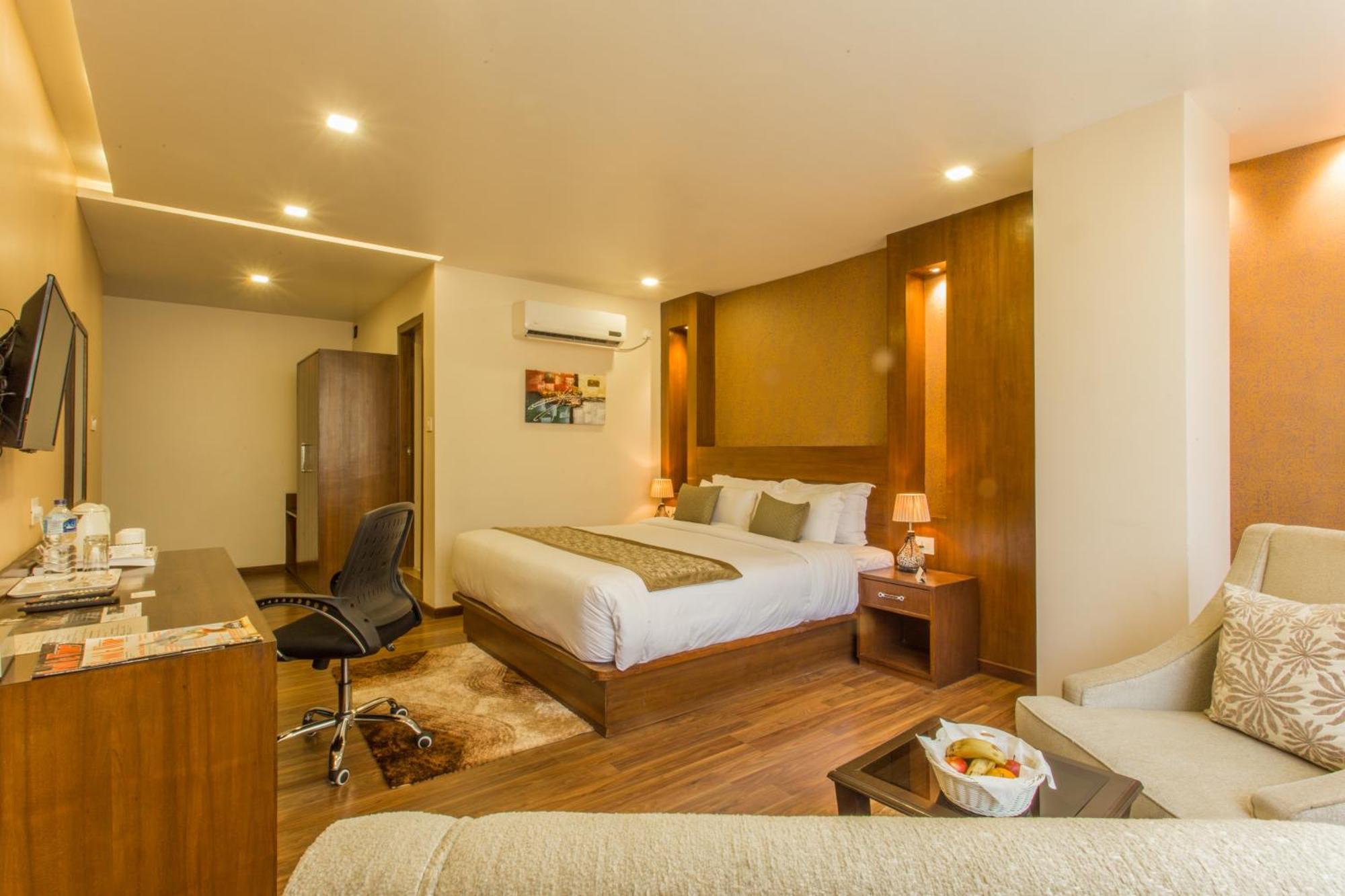 Yatri Suites And Spa Katmandu Kültér fotó