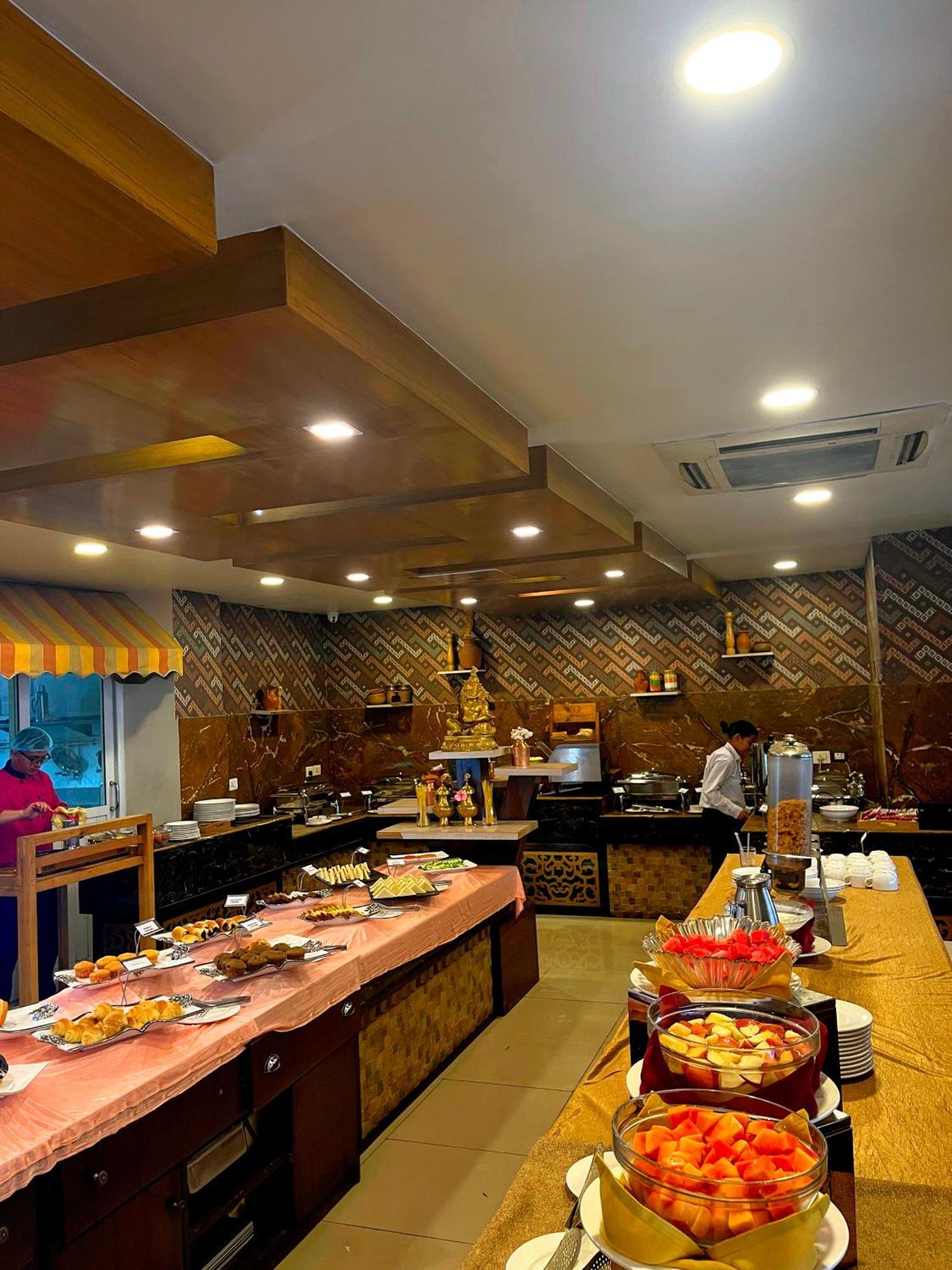 Yatri Suites And Spa Katmandu Kültér fotó