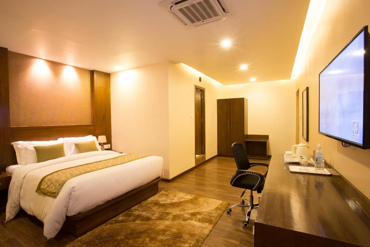Yatri Suites And Spa Katmandu Kültér fotó