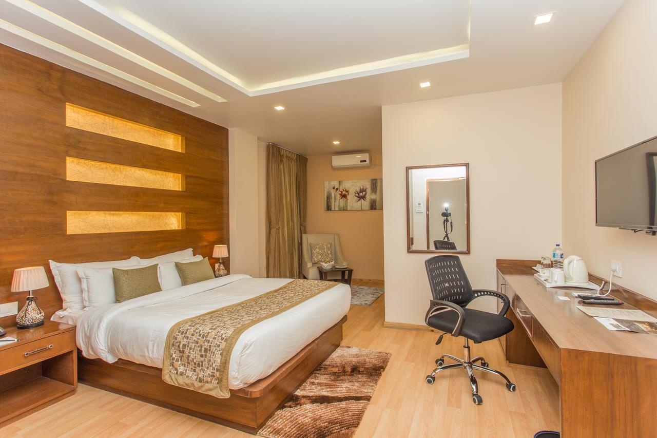 Yatri Suites And Spa Katmandu Kültér fotó
