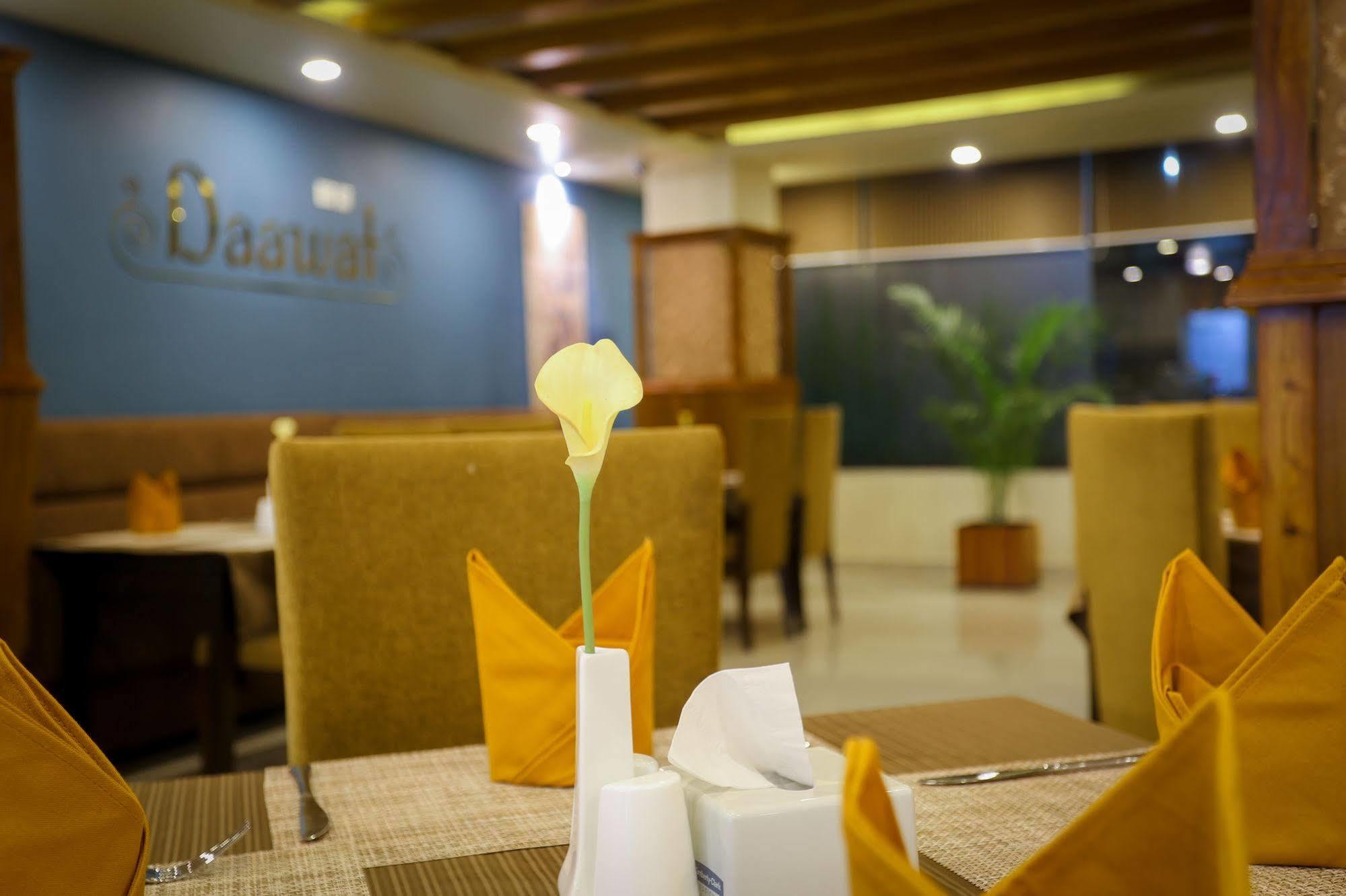 Yatri Suites And Spa Katmandu Kültér fotó